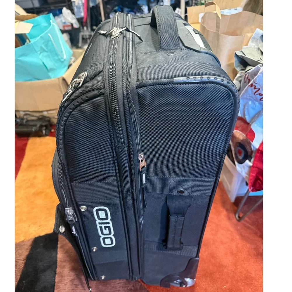 OGIO Black Rolling Suitcase Softshell Upright Travel Bag with Telescoping Handle